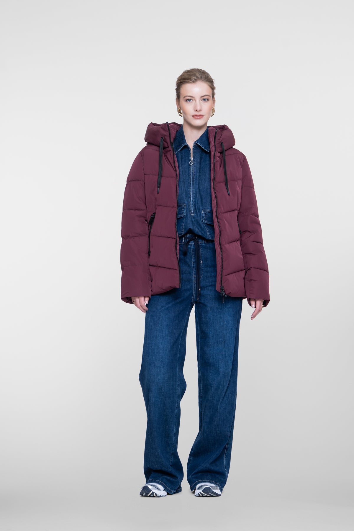 Geisha kurze gesteppte Jacke in Burgundy mit hoher Kapuze