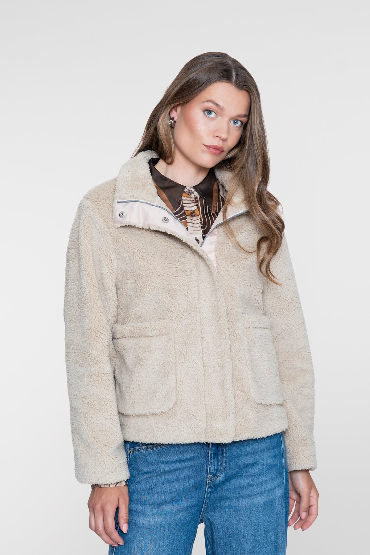 Geisha Teddyjacke mit aufgesetzten Taschen und kurzer Passform