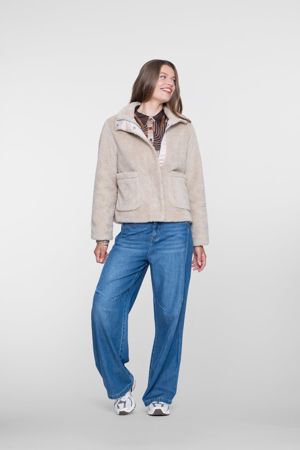 Geisha Teddyjacke mit aufgesetzten Taschen und kurzer Passform – Shop de look