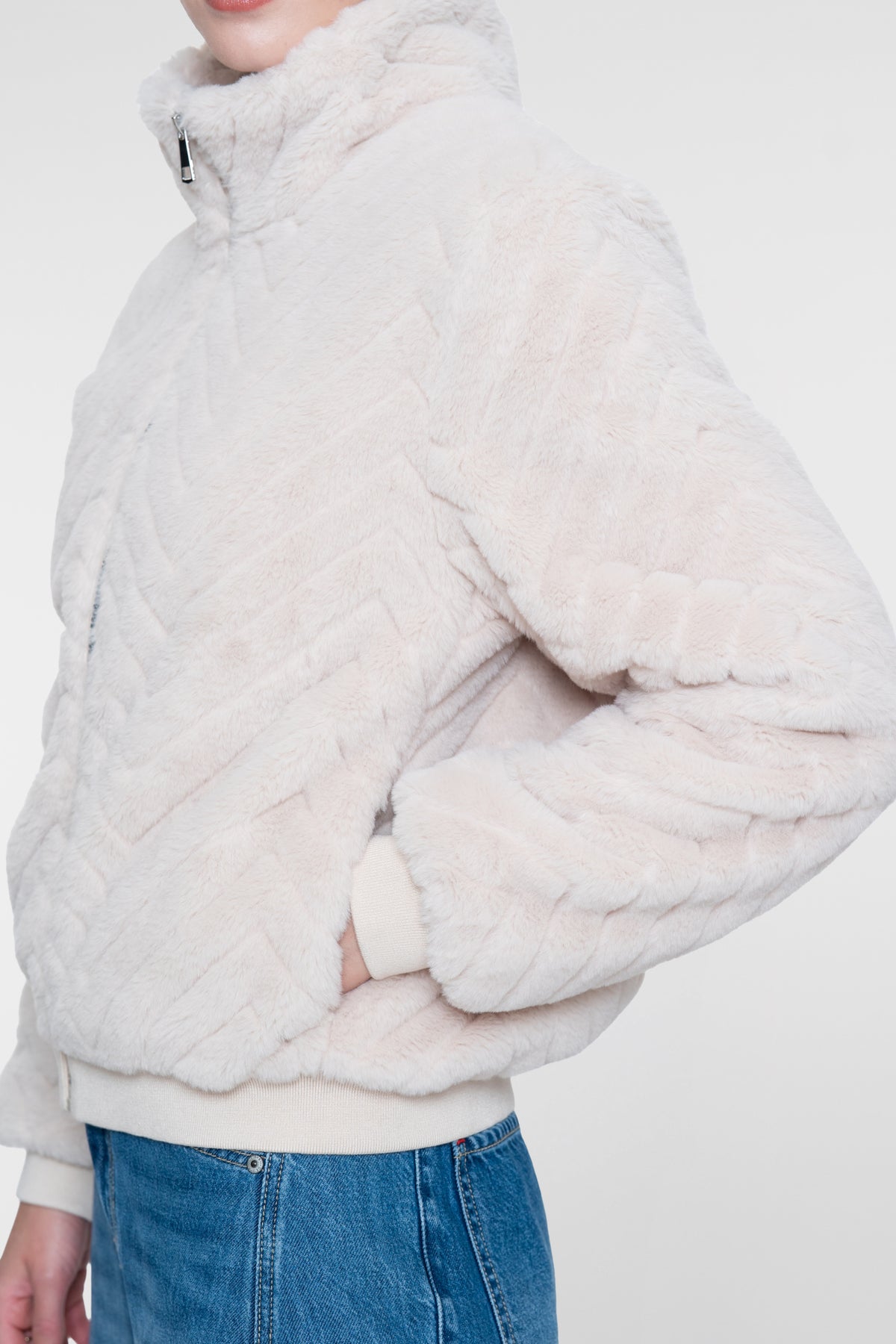 Geisha Teddyjacke mit hohem Kragen und Zickzackmuster