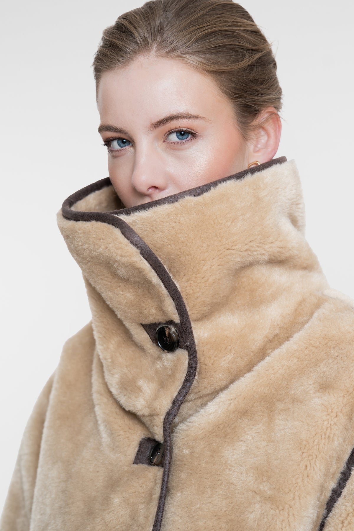 Geisha Kunstfelljacke mit Umlegekragen und asymmetrischem Knopfverschluss