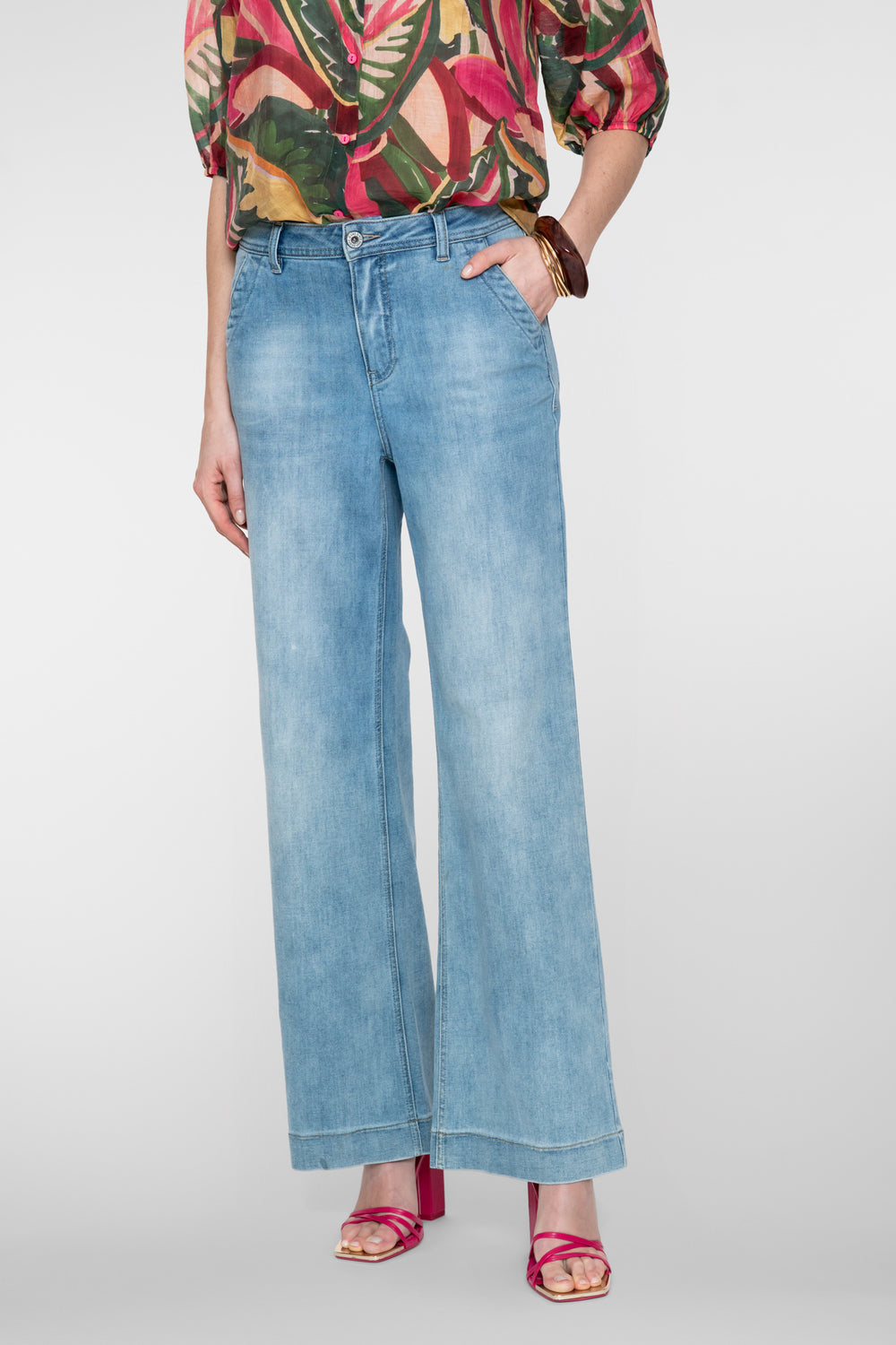 Geisha Jeans mit weitem Bein aus Stonebleach-Denim