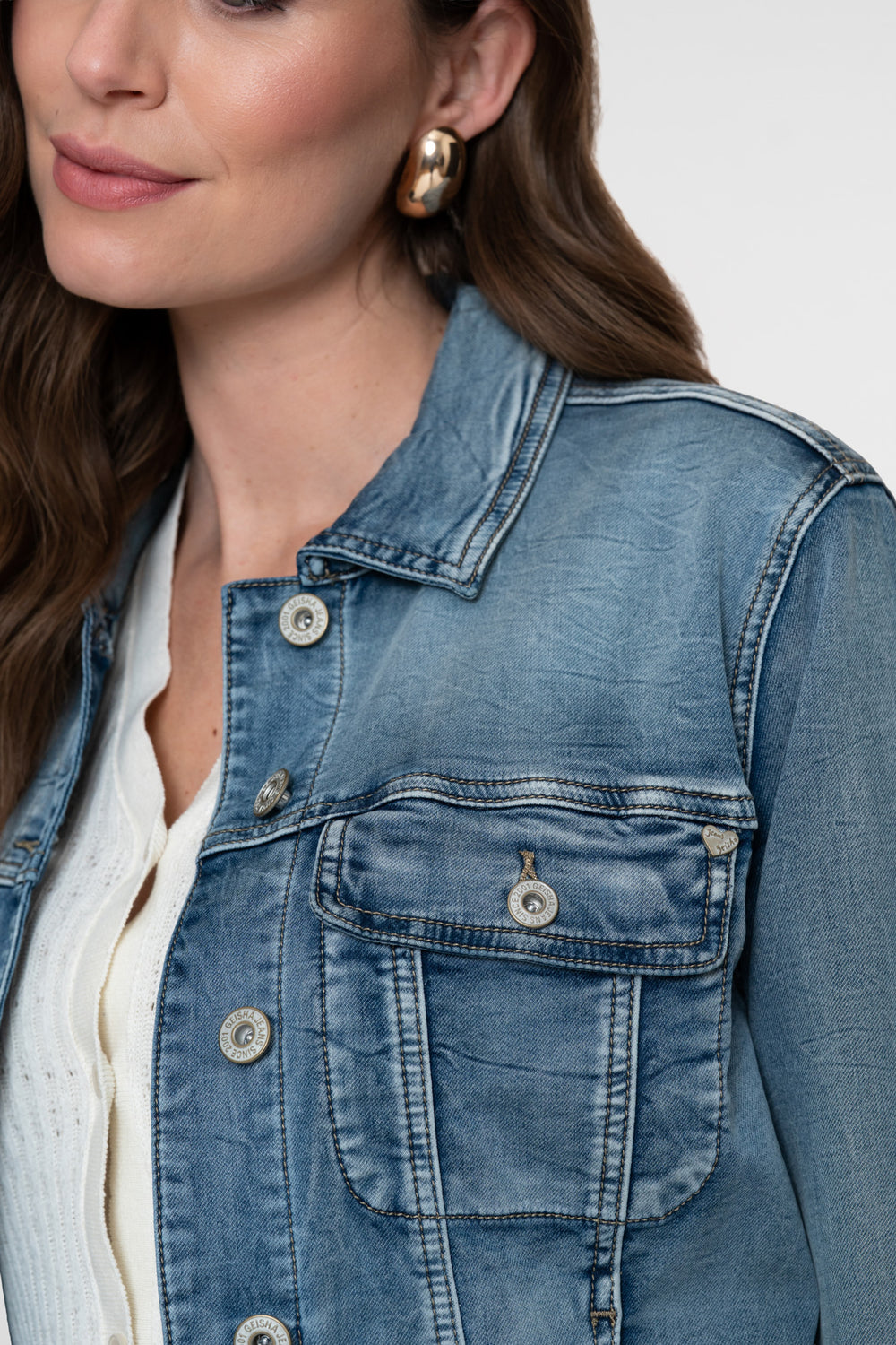 Klassische Jeansjacke Geisha aus mittelblauem Denim